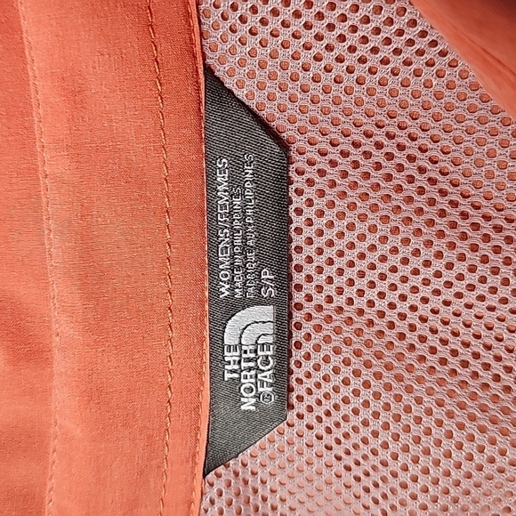The North Face small salmon pink outdoors button down short sleeve - Picture 5 of 6